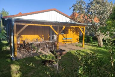 Bungalow in Ostsee-Nähe mit eigener überdachter Terrasse, auf großem Grundstück