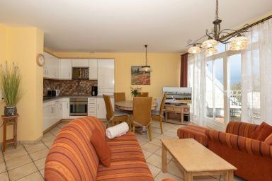 Apartmenthaus Atlantik - Ferienwohnung an der Ostsee mit Balkon und Blick auf den Yachthafen und die See!
