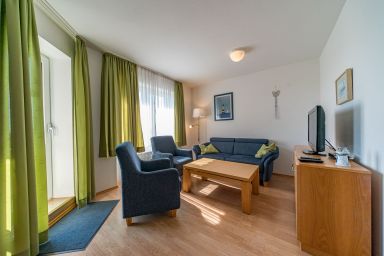 Hus Jadekieker - Maisonette-Ferienwohnung in Deichlage an der Nordsee inkl. Balkon mit Meerblick