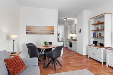 Strandstraße 32 - Schöne, strandnahe Ferienwohnung an der Ostsee mit Balkon - nur 400 m zum Strand