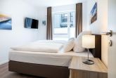 Schlafzimmer mit Boxspringbett (1,80 x 2,00 m)