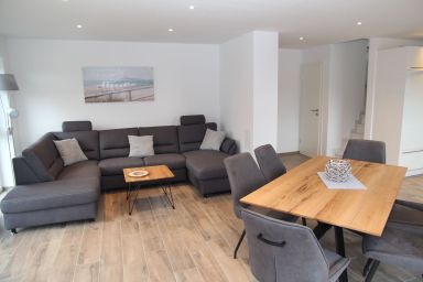 Grachtenhüsje - Hundefreundliche OG-Wohnung (80qm) mit Balkon für 4 Personen direkt am Wasser!