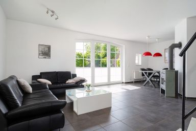 Nordstrand - Ferienhaus (100qm) für 6 Personen mit Kamin und Terrasse in Norden