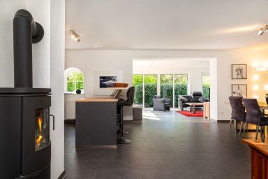 Ruhepol - 130qm Ferienhaus für 6 Personen mit Wintergarten, Garten, Dachterrasse und Kamin