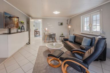 Ferienwohnung Sanddorn mit Terrasse und nur 400 m zum Strand - Komfortable Ferienwohnung Sanddorn in Heringsdorf, 200 m zum Sandstrand