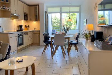 Haus Dortmund - Haus Dortmund FeWo 1 - Gemütliche Ferienwohnung in Cuxhaven mit Balkon und Gartenblick