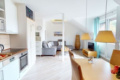 NeuKlosterhof - Modernisierte 53 m² Ferienwohnung für bis zu 4 Personen mit Balkon und Parkplatz