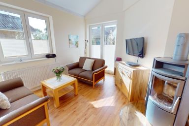 Feriendorf Südstrand - Gemütliches 4-Personen-Ferienhaus mit Terrasse, Kamin und Parkplatz in Strandnähe