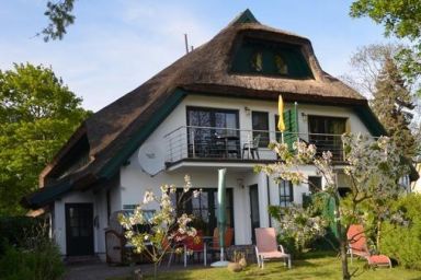 Ferienhaus in Groß Zicker mit Terrasse, Garten und Grill