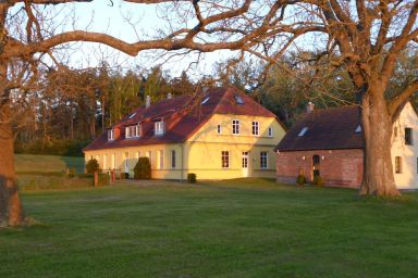 Hochwerige Wohnung in Gingst mit großem Garten