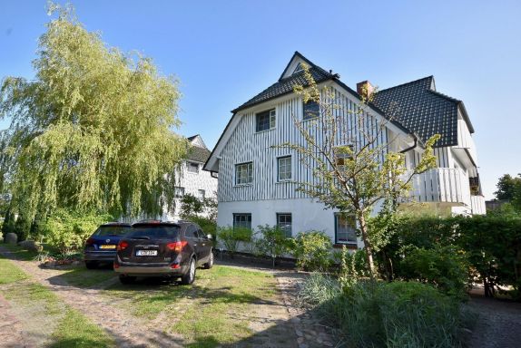 AuÃenansicht des GebÃ¤udes. Wohng. Erdgeschoss und Parkplat