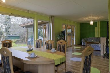 Ferienhaus Schatztruhe - 5-Raum-Ferienhaus "Schatztruhe" für 8 Personen mit Terrasse und Wintergarten