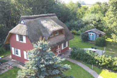 Idyllisches Reetdachhaus mit großem Garten - Idyllisches Reetdachhaus mit großem Garten .1