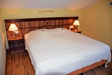 Gutshaus-Appartements mit Kamin, Sauna und Außenpool ***** - Ferienappartement Sonnenstrahl mit Sauna und Balkon