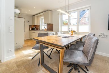 Sylt Oase - Doppel-Ferienhaushälfte für max. 6 Personen mit Sauna, Garten und Kinoraum