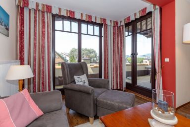 Urlaubsräume am Meer - Penthouse-Wohnung am Yachthafen mit Loggia mit Meerblick und Sauna in der Anlage
