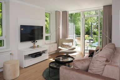 Strand-Park - Stilvolle Ferienwohnung in erstklassiger Lage mit tollem Balkon zum Ostseestrand
