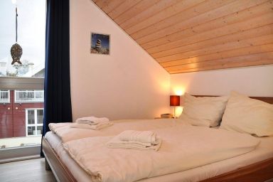 NordseeResort Friesland Ferienhäuser - Tolles Ferienhaus am Deich mit Terrasse, Balkon mit Meerblick, Sauna & Kaminofen