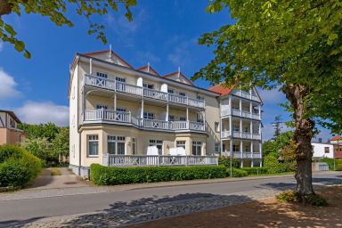 Villa Parkblick - Stilvolle Ferienwohnung mit Balkon in Kühlungsborn, zentrums- und strandnah