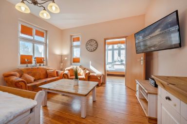 Ferienwohnung Holtz 1 mit Grillplatz im Garten und Liegewiese - Hunde sind willkommen. - Gemütliche Ferienwohnung in Zinnowitz mit Garten – strandnah in Top-Lage