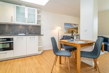 Atrium - 2-Zimmer-Ferienwohnung für max. 4 Personen mit Balkon. - nur 300 bis zum Strand! Atrium - 2-Zimmer-Ferienwohnung für max. 4 Personen mit Balkon. - nur 300 bis zum Strand!