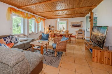 Kreativhaus am See direkt am See mit Terrasse und Strandkorb - Freistehendes Ferienhaus in Heringsdorf mit großem Garten & Platz für 8 Gäste