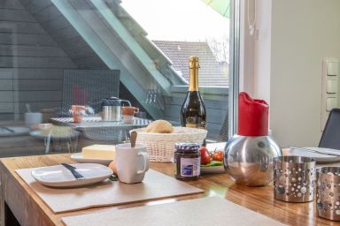 Ferienwohnung 50058 - Diese wunderschöne und neuwertige Ferienwohnung mit sonniger und windgeschützter Dachloggia befindet sich in der 1.Etage und überzeugt mit Wohlfühlatmosphäre