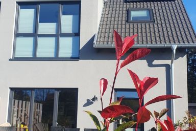 Küstenwaldbude lee - Traum-Neubau: Ferien-Doppelhaushälfte für 8 Gäste in Pelzerhaken an der Ostsee