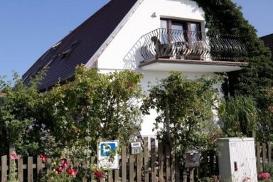 Ferienwohnung Ankerplatz - mit Grill und Terrasse - Ferienwohnung Ankerplatz: Ihr Urlaubszuhause in Strandnähe