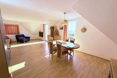Fewo Seelenfrieden 7 - für 4 Personen mit Balkon - Ihr Urlaub auf Rügen: Ferienwohnung mit 2 Schlafzimmern, WLAN & PKW-Stellplatz