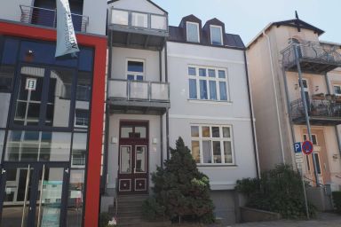 Haus Karzenburg Fewo 3 Pavillion - Ferienwohnung (60 m²) in Warnemünde mit WLAN, Terrasse und Strandnähe – für 3 Gäste mit Hund