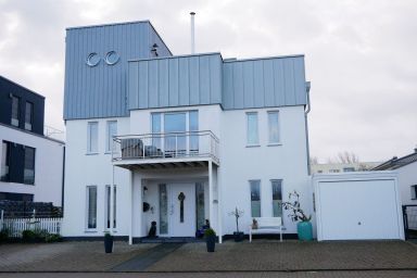 Biene's Nest - Komfortables Ferienhaus für bis zu 8 Personen und Hund mit Balkon und Terrasse