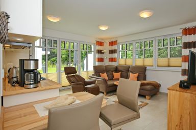 Linden-Palais - 2-Zimmer-Wohnung für 2 Erwachsene + 1 Kind mit Hund, nur 50 m vom Ostseestrand