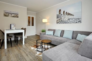 Villa Hanse - 3-Zimmer-Wohnung mit 2 Balkonen & Teilseeblick – strandnah für bis zu 4 Personen