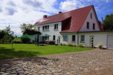 Schöne Wohnung bei Bergen auzf Rügen mit Terrasse, Grill und Garten