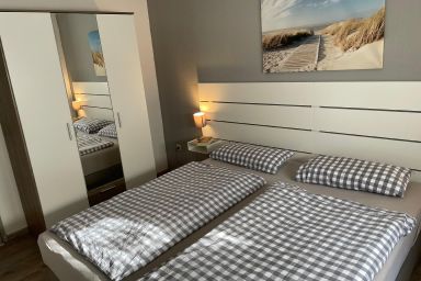 Sonnige Ferienwohnung mit großem Garten