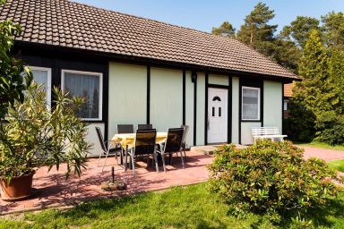 Bungalow mit Terrasse und Garten