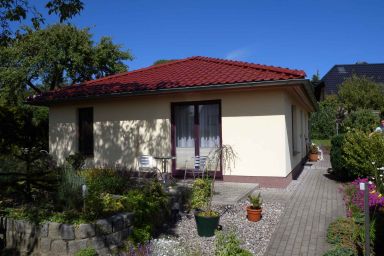 Ferienhaus mit Terrasse und Garten