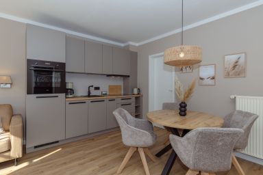 FeWo Am Strand / Strandvilla Belvedere (Ostseeallee) - FW 46, Ferienwohnungen am Strand - max. 4 Personen