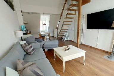 Hochwertige Ferienwohnung direkt am Wasser mit Balkon