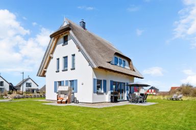 Rügenzauber – Reetdachhaus mit Sauna u. Kamin | Strandnähe | Garten