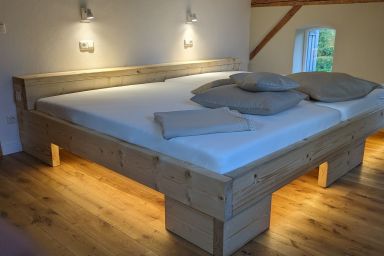 Edler Altbau, 2,80m breites Doppelbett