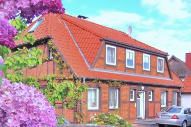 Birkmaase 12 - Kapitänshaus Jacqueline 4-Sterne Komfort FeWo im EG links