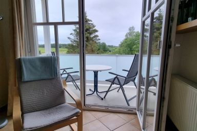 Ferienwohnung B1 - "Erholsame Ferienwohnung B1 im Dachgeschoss – Your Home by the Sea!"