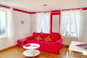 Wohnzimmer mit Schlafsofa