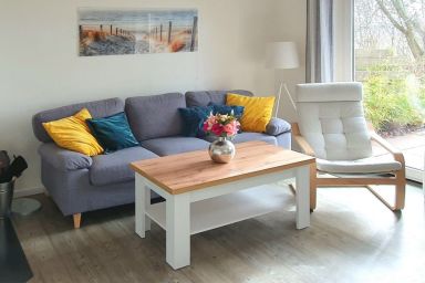 Urlauberdorf - Familienfreundliches Ostsee-Ferienhaus mit schöner Terrasse, Kamin und 2 Bädern