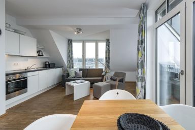 Ferienvillen Anna Düne - Tolle Dachgeschosswohnung mit Meerblick und West-Loggia - nur 100 m zum Strand!