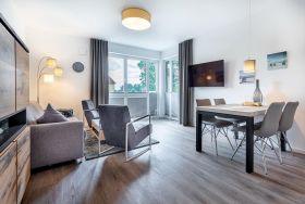 Wohn-/Essbereich mit Zugang zur Terrasse