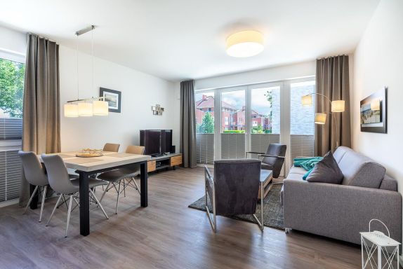 Wohn-/Essbereich mit Zugang zur Terrasse