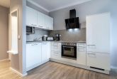 Offene KÃ¼che mit Backofen und GeschirrspÃ¼ler